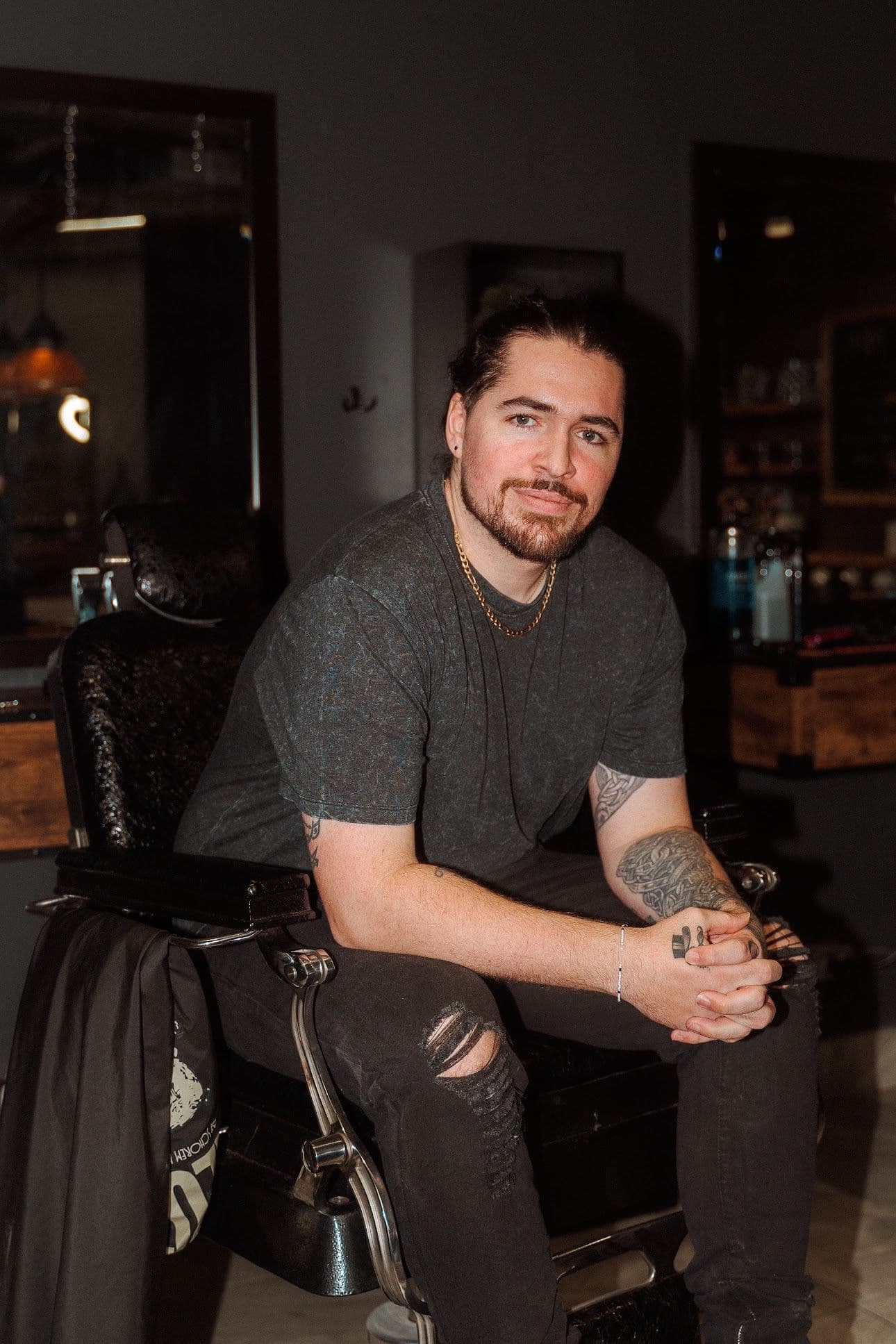 Darragh Roe, master barber